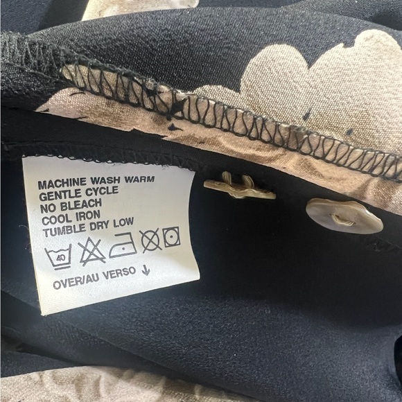 Liz Claiborne, SZ 12, Black/Beige Floral Print, Long Sleeve, Button Up. - Picture 3 of 9